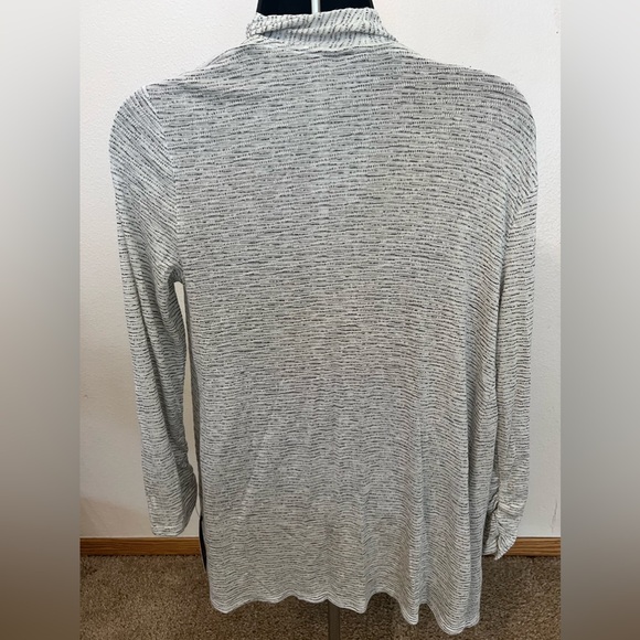 Women’s light weight thin cardigan NWT (S) - Picture 4 of 5